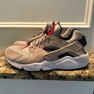 Nike Air Huarche size 9.5